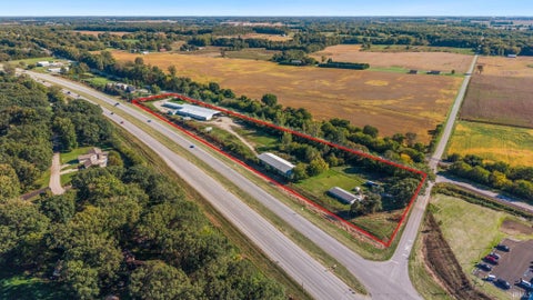 Photo of 7878 W Old Road 30, Warsaw, IN 46580 (MLS # 202644132)