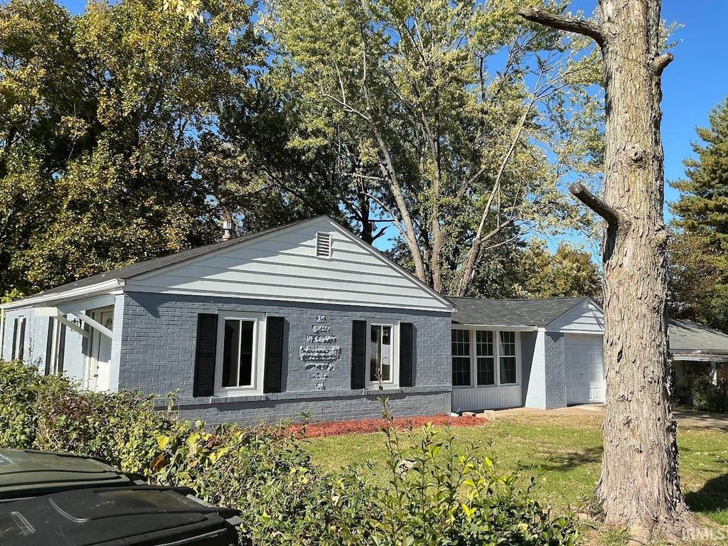 Photo of 423 S Kenmore Drive, Evansville, IN 47714 (MLS # 202544665)