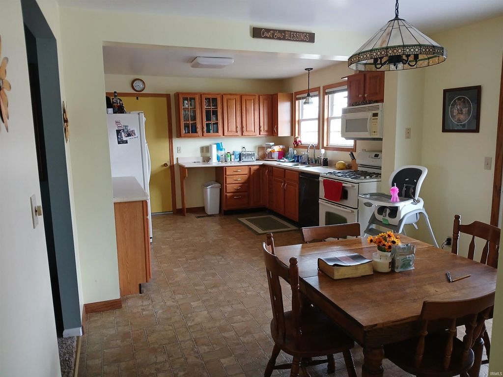 Photo of 458 E Private Rd 325 S Road, Logansport, IN 46947 (MLS # 202608535)