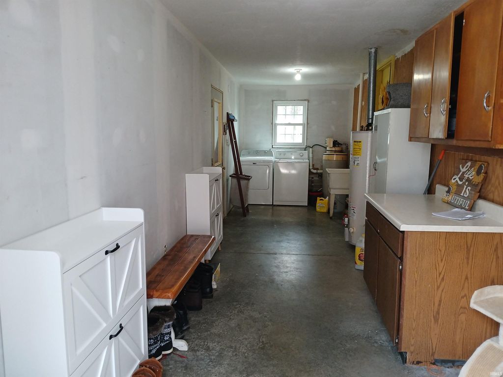 Photo of 458 E Private Rd 325 S Road, Logansport, IN 46947 (MLS # 202608535)