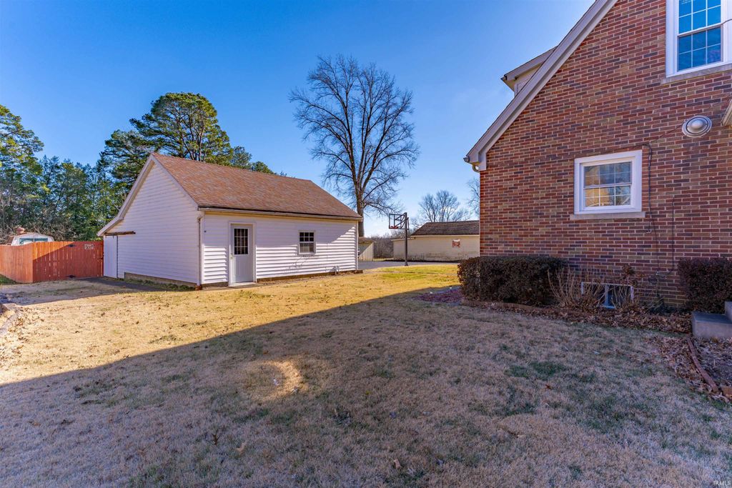 Photo of 3029 Oakhill Road, Evansville, IN 47711 (MLS # 202601659)