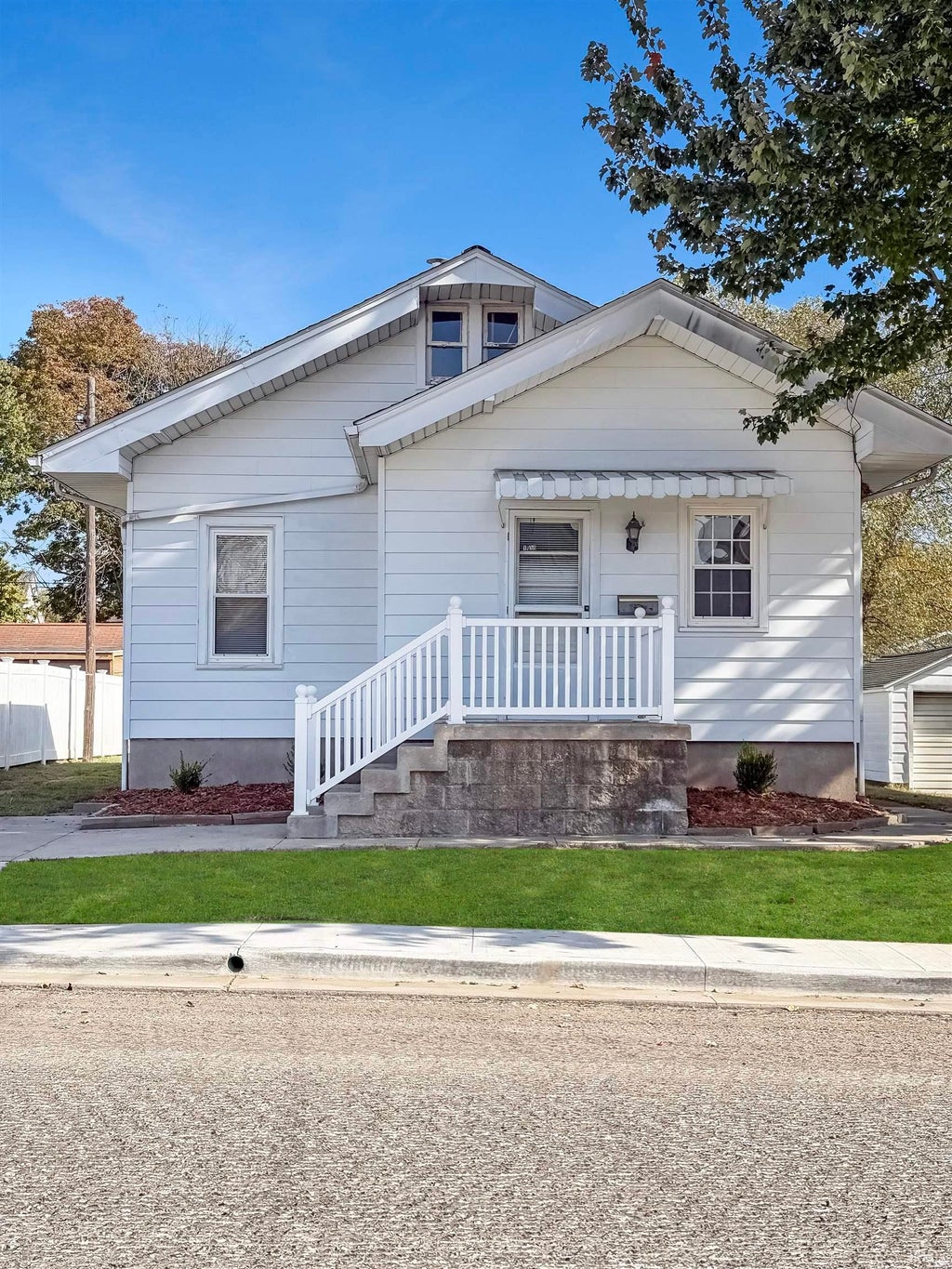 Photo of 1418 Vine Street, Jasper, IN 47546 (MLS # 202644722)
