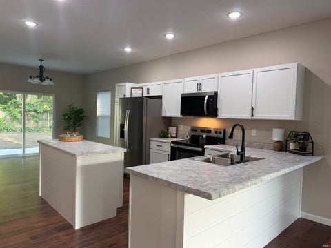 Tiny photo for 1318 N Wabash Street, Kokomo, IN 46901 (MLS # 202638657)