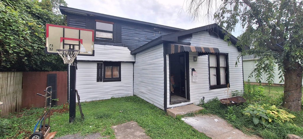 Photo of 7406 Bradbury Avenue, Fort Wayne, IN 46809 (MLS # 202631290)
