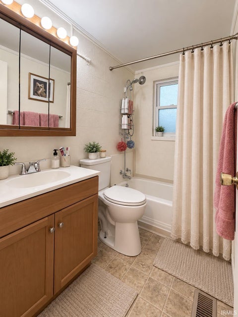 Tiny photo for 102 N Clark Street, Bloomington, IN 47401 (MLS # 202640365)