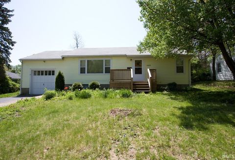 Photo of 2408 E 8th Street, Bloomington, IN 47408 (MLS # 202618561)