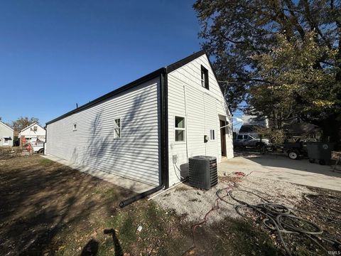 Tiny photo for 1112 W Iowa Street, Evansville, IN 47710 (MLS # 202546675)