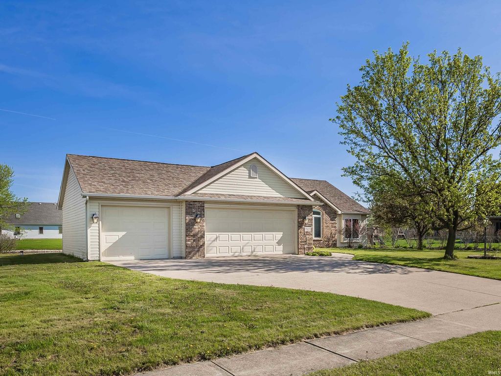 Photo of 7825 G Antony Drive, Fort Wayne, IN 46818 (MLS # 202613875)