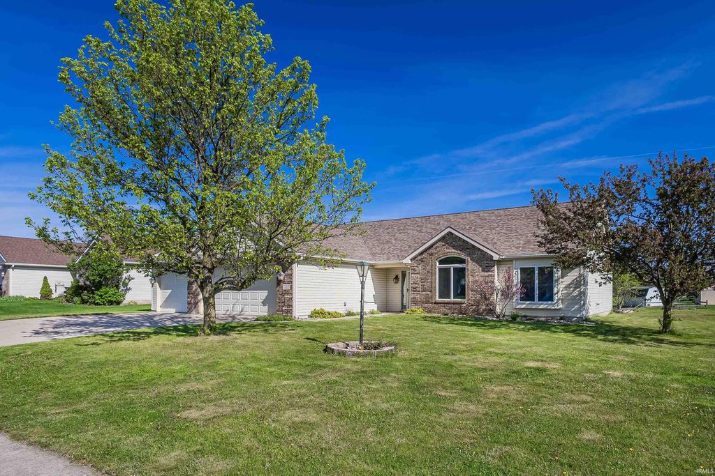 Photo of 7825 G Antony Drive, Fort Wayne, IN 46818 (MLS # 202613875)