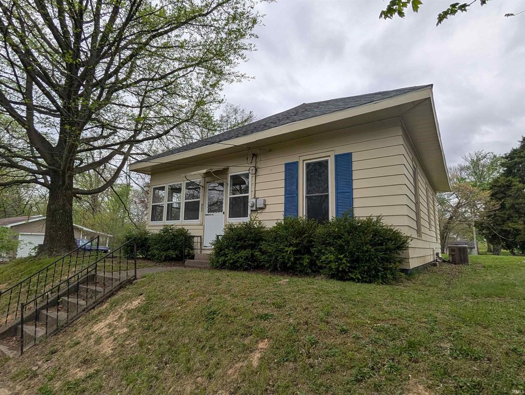 Photo of 322 W 8th Street, Bicknell, IN 47512 (MLS # 202612772)