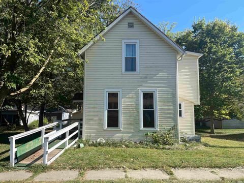 Photo of 917 W Tipton Street, Huntington, IN 46750 (MLS # 202611476)
