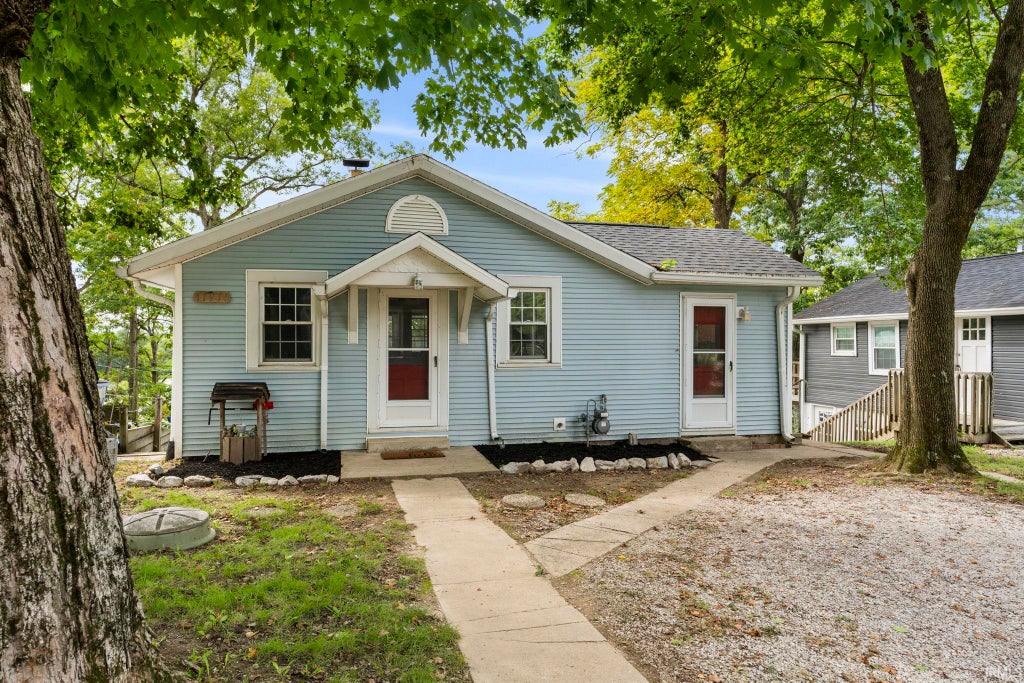 Photo of 11910 W Breezy Point Drive, Monticello, IN 47960 (MLS # 202640184)