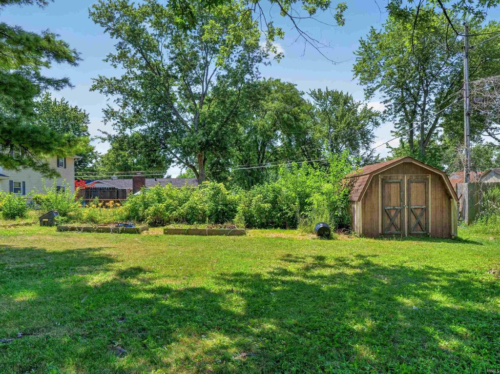 Photo of 3925 Thorton Drive, Fort Wayne, IN 46815 (MLS # 202628502)