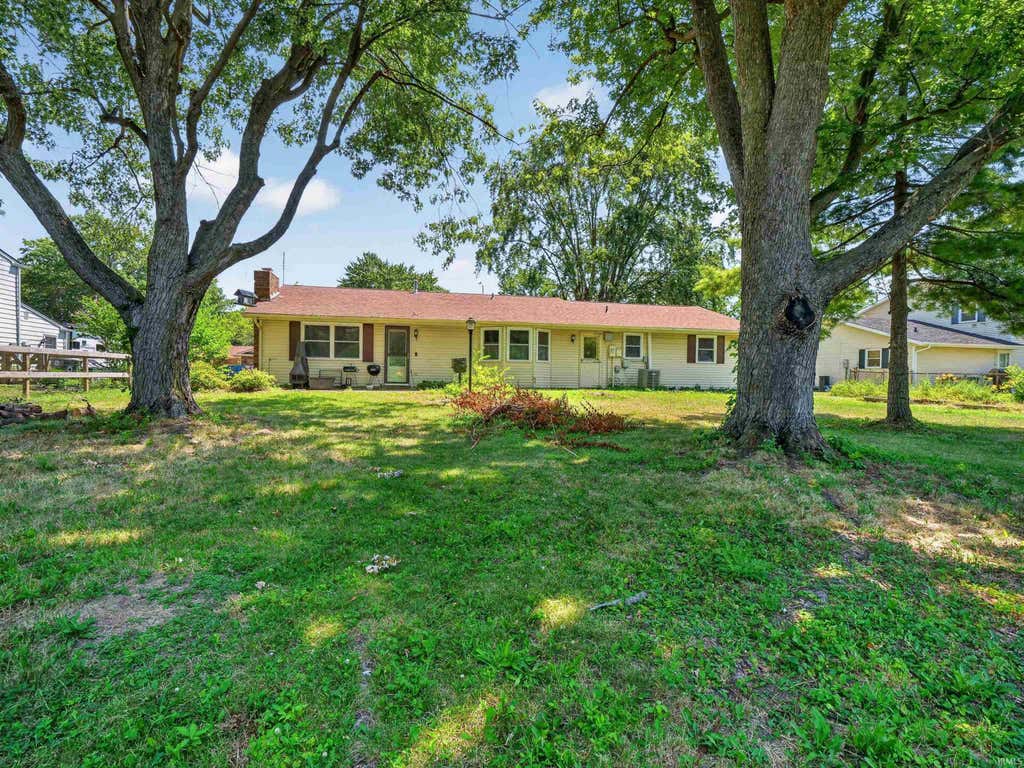 Photo of 3925 Thorton Drive, Fort Wayne, IN 46815 (MLS # 202628502)
