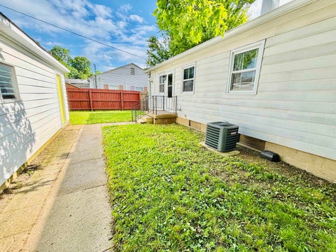 Tiny photo for 1022 S 25th Street, Lafayette, IN 47905 (MLS # 202624568)
