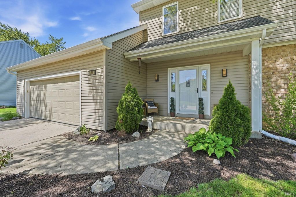 Photo of 5713 Kinlock Place, Fort Wayne, IN 46835 (MLS # 202618095)