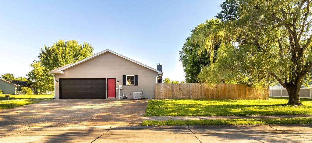 Photo of 4911 Yellowstone Drive, Newburgh, IN 47630 (MLS # 202617499)