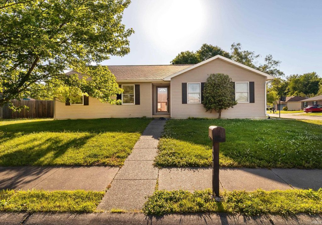 Photo of 4911 Yellowstone Drive, Newburgh, IN 47630 (MLS # 202617499)