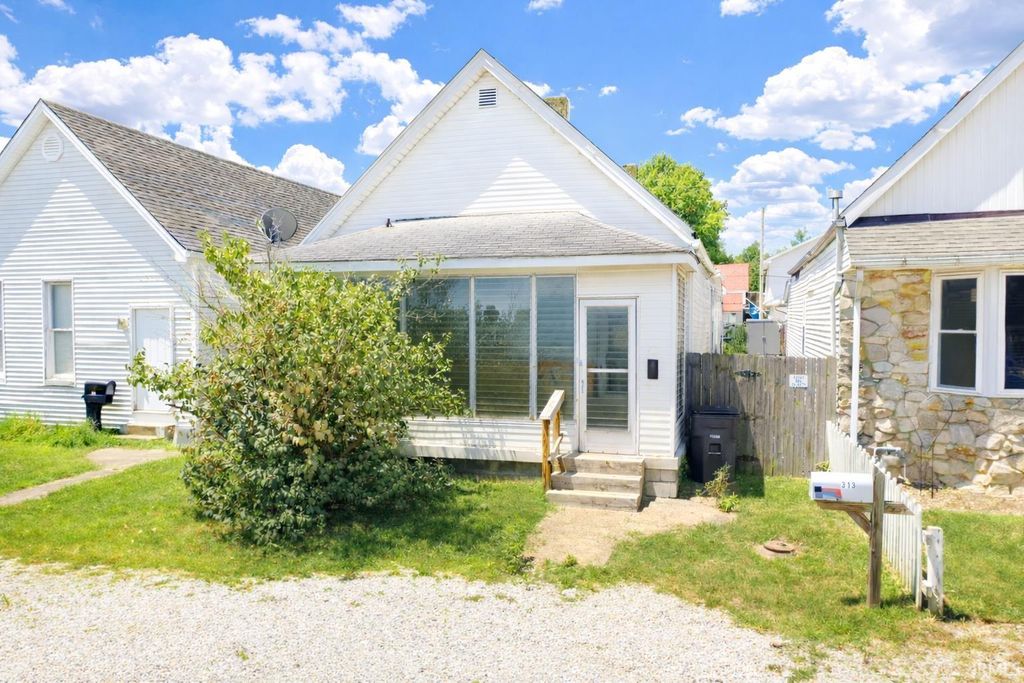 Photo of 313 S Elm Avenue, Evansville, IN 47712 (MLS # 202602129)