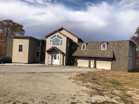 Photo of 5562 W 100 N, Huntington, IN 46750 (MLS # 202544853)