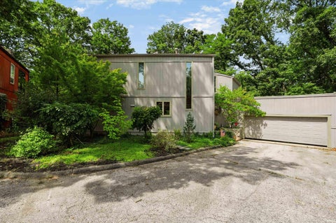 Photo of 2812 W Fawkesway Drive, Bloomington, IN 47404 (MLS # 202635182)