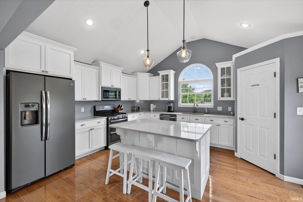 Photo of 4589 S Hummingbird Court, Bloomington, IN 47401 (MLS # 202617349)
