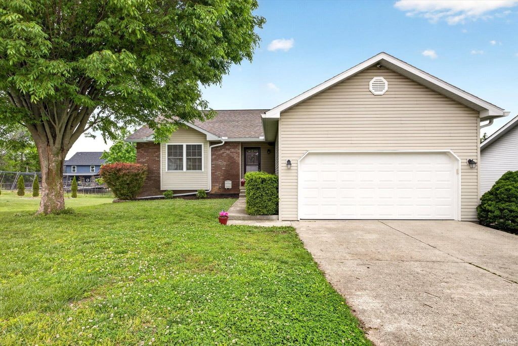 Photo of 4589 S Hummingbird Court, Bloomington, IN 47401 (MLS # 202617349)