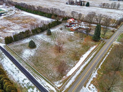 Tiny photo for 1050 N 200 E, Logansport, IN 46947 (MLS # 202548842)