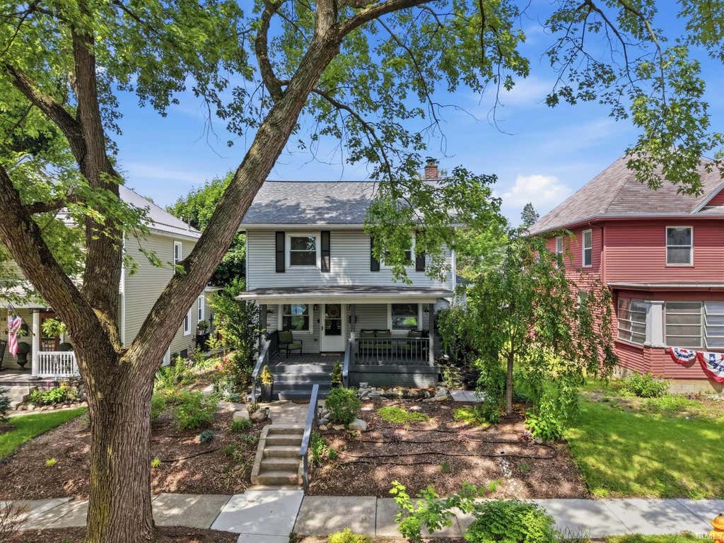 Photo of 1831 Crescent Avenue, Fort Wayne, IN 46805 (MLS # 202623202)