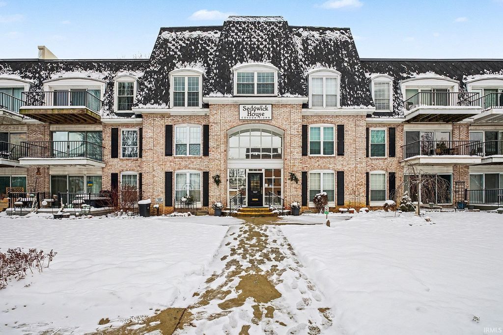 Photo of 820 Lincolnway West #211, Mishawaka, IN 46544 (MLS # 202600042)
