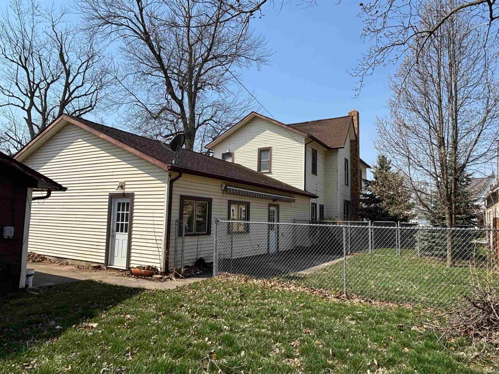 Photo of 929 S Main Street, Bluffton, IN 46714 (MLS # 202610170)