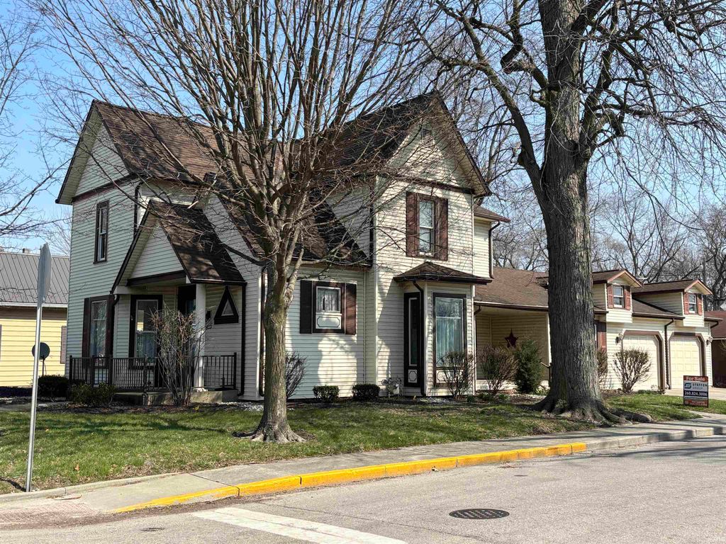 Photo of 929 S Main Street, Bluffton, IN 46714 (MLS # 202610170)