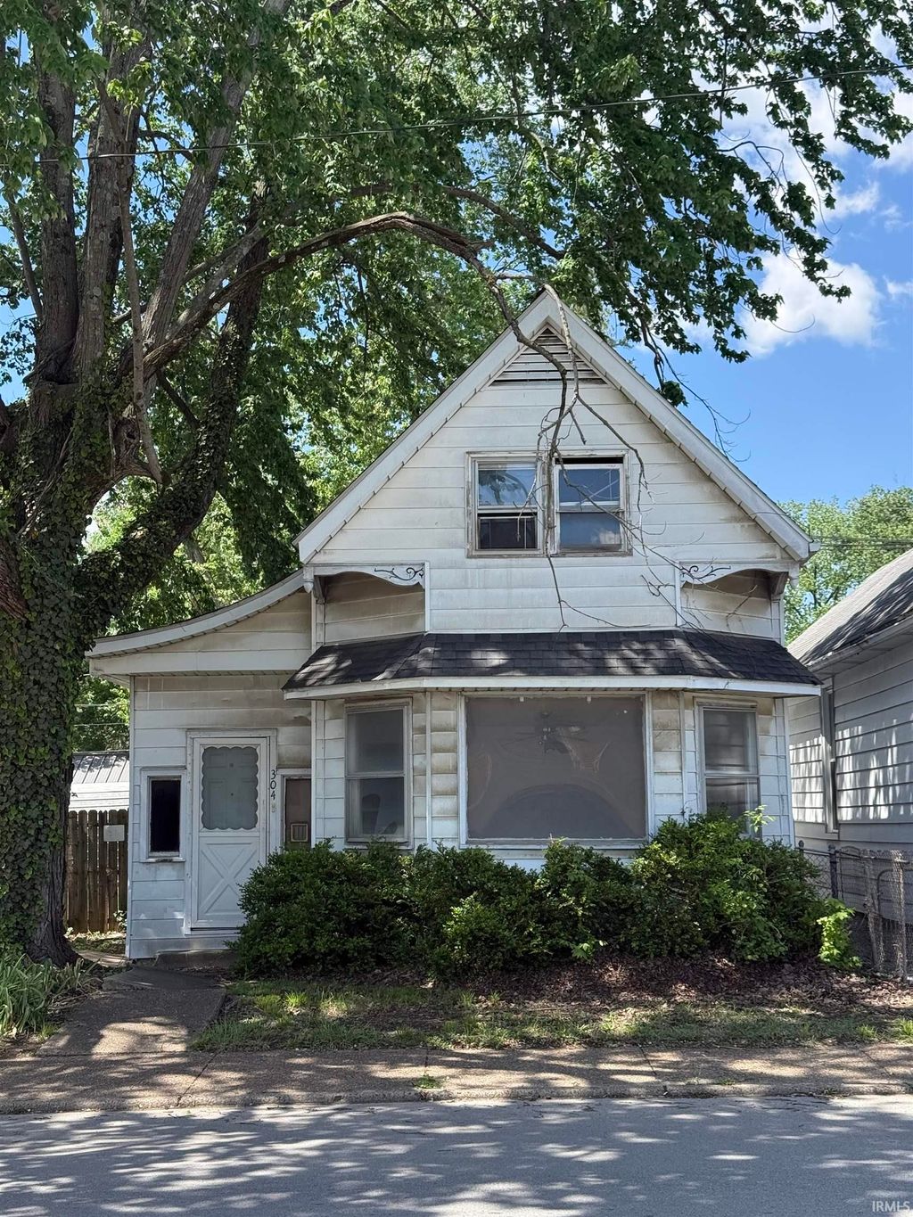 Photo of 304 N Tekoppel Avenue, Evansville, IN 47712 (MLS # 202616030)