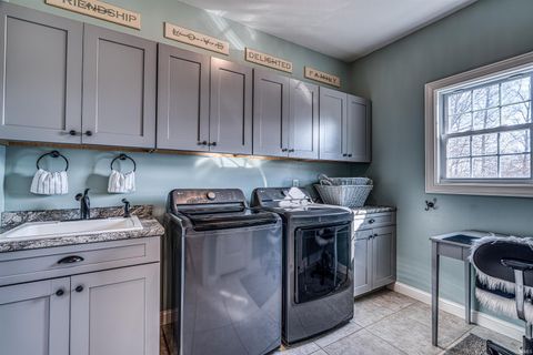 Tiny photo for 6055 Pfafflin Lake Boulevard, Newburgh, IN 47630 (MLS # 202606889)