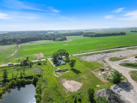 Tiny photo for 5290 N State Road 15 Road, Warsaw, IN 46582 (MLS # 202612254)