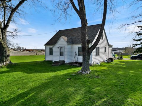 Photo of 5290 N State Road 15 Road, Warsaw, IN 46582 (MLS # 202612254)