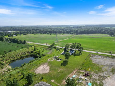 Tiny photo for 5290 N State Road 15 Road, Warsaw, IN 46582 (MLS # 202612254)