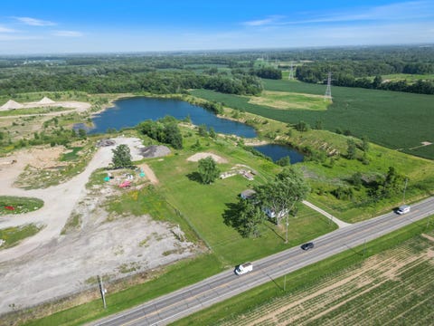 Tiny photo for 5290 N State Road 15 Road, Warsaw, IN 46582 (MLS # 202612254)