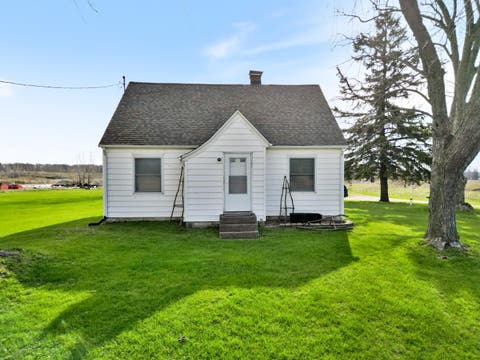 Tiny photo for 5290 N State Road 15 Road, Warsaw, IN 46582 (MLS # 202612254)