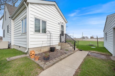 Tiny photo for 5290 N State Road 15 Road, Warsaw, IN 46582 (MLS # 202612254)
