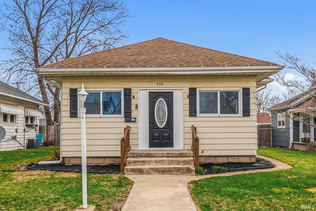 Photo of 930 S 28th Street, South Bend, IN 46615 (MLS # 202610676)