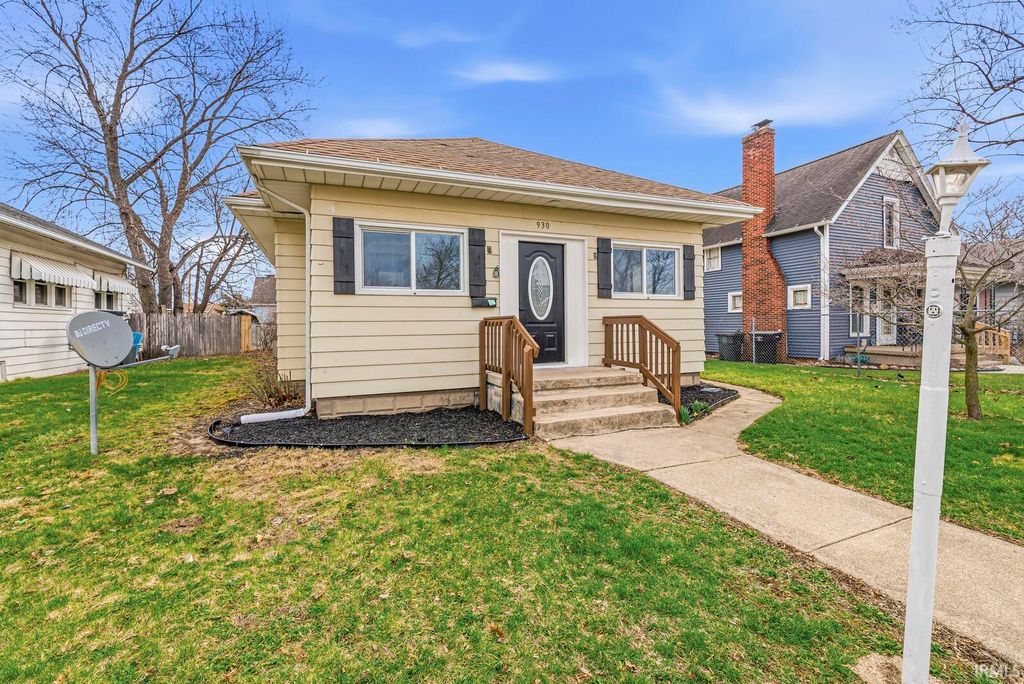 Photo of 930 S 28th Street, South Bend, IN 46615 (MLS # 202610676)