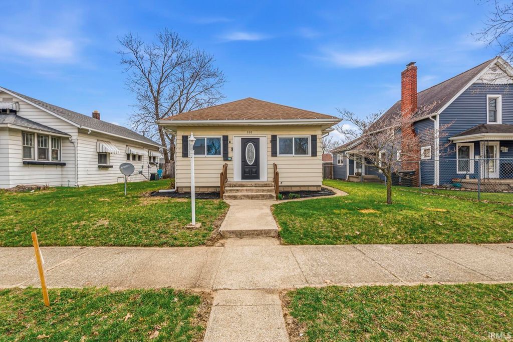 Photo of 930 S 28th Street, South Bend, IN 46615 (MLS # 202610676)