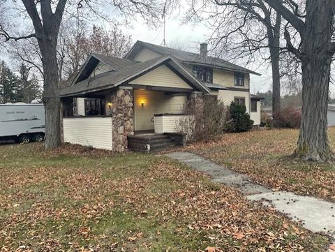 Photo of 501 E Toledo Street, Fremont, IN 46737 (MLS # 202547008)