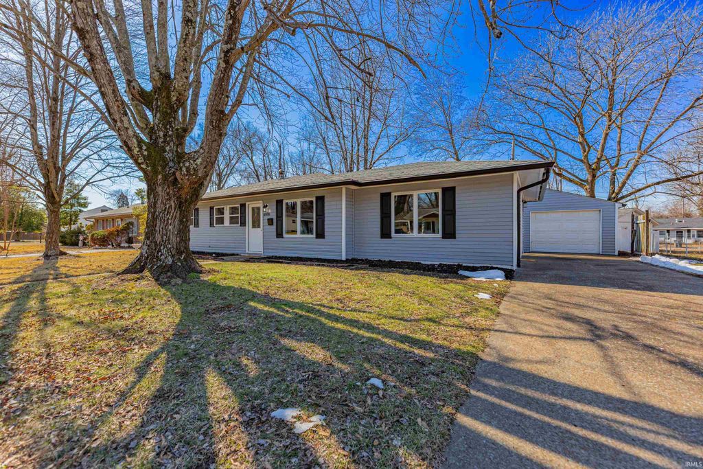 Photo of 4806 Stratford Road, Evansville, IN 47710 (MLS # 202604665)