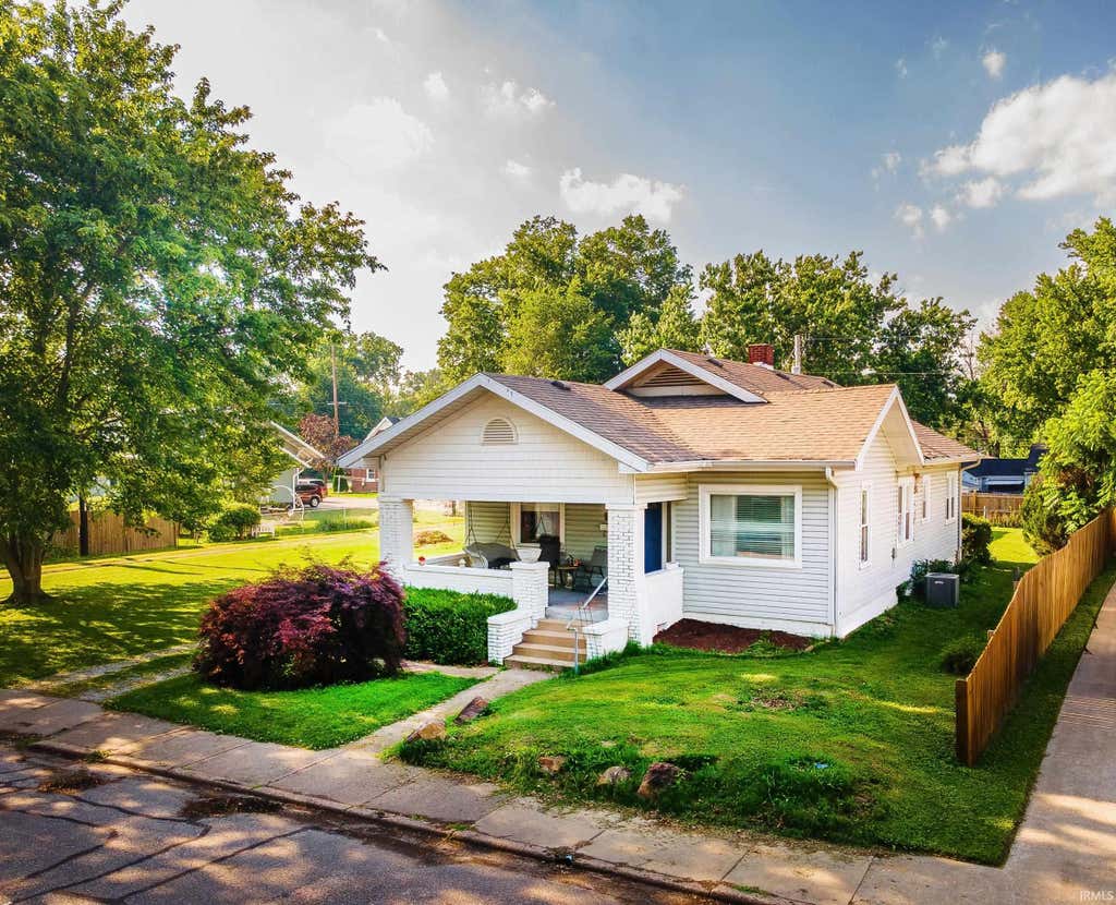 Photo of 2016 E Blacford Avenue, Evansville, IN 47714 (MLS # 202622042)