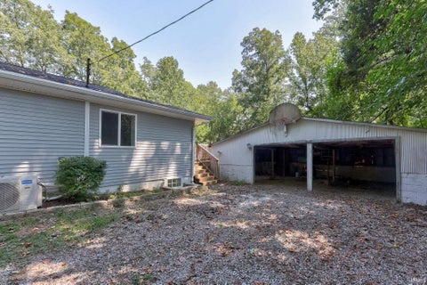 Tiny photo for 11415 Eichenberger Road, Evansville, IN 47720 (MLS # 202636732)