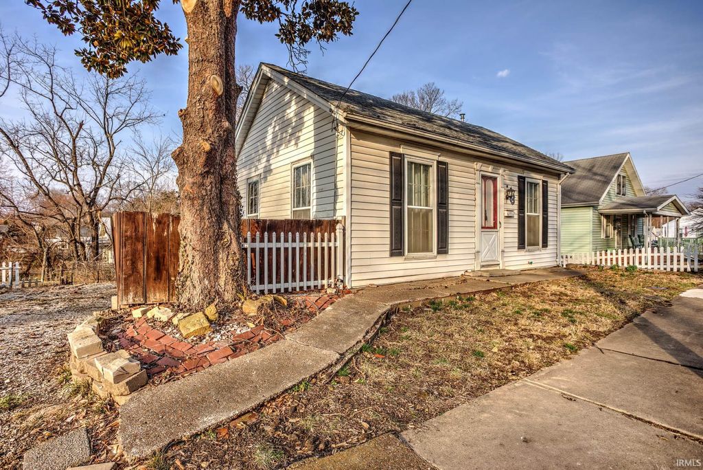 Photo of 8 E Gray Street, Newburgh, IN 47630 (MLS # 202606973)