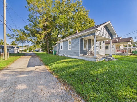 Tiny photo for 2316 S F Avenue, New Castle, IN 47362 (MLS # 202641937)
