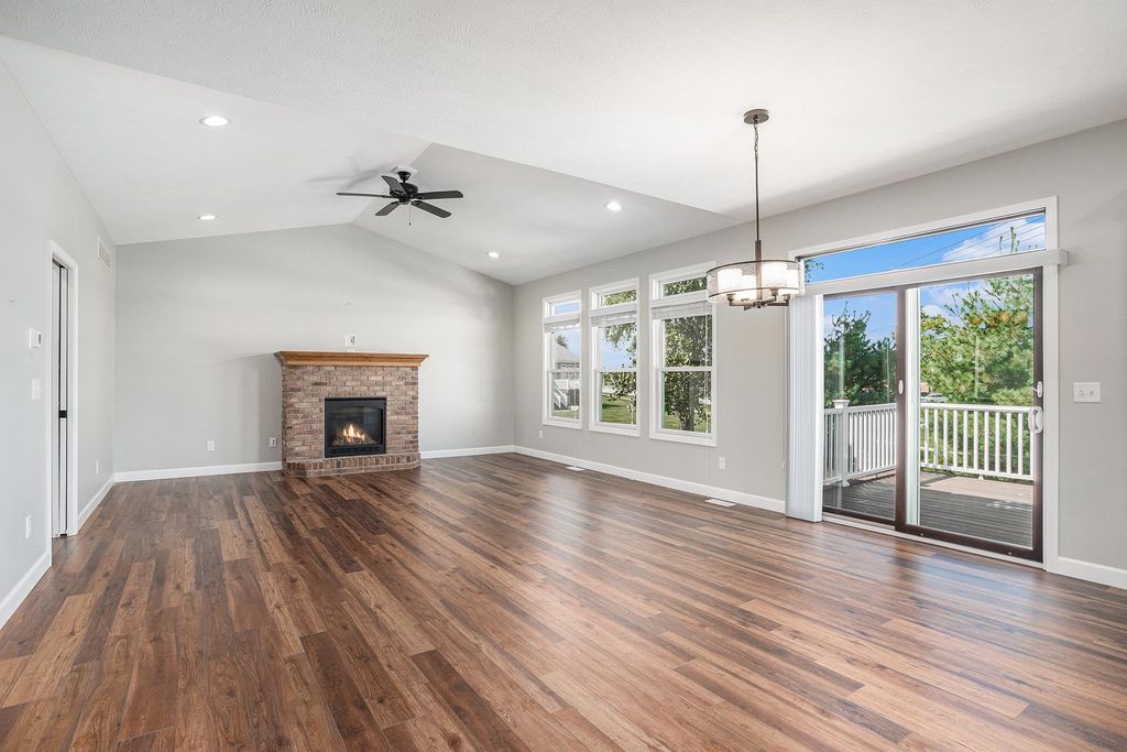 Photo of 1101 Wellsley Court, Mishawaka, IN 46544 (MLS # 202539372)